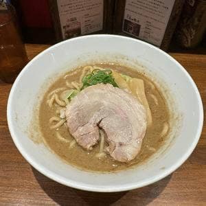 ラーメンステーション梅田 × セイマル中華そば