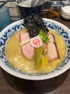 名物よだれ鶏と濃厚鶏白湯麺 MATSURIKA