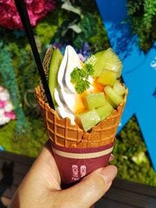 武雄温泉物産館