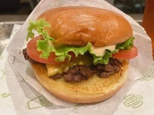 シェイクシャック 外苑いちょう並木店