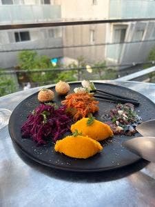 屋根裏のパリ食堂