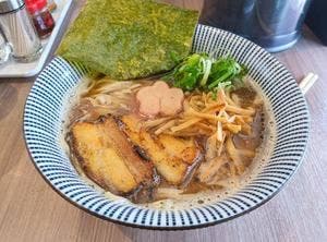 豚丼と中華そば クロちゃん食堂