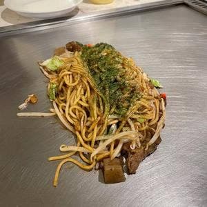 となりの焼肉屋のお好み焼屋 銀河商店