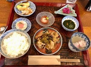 元町imari 骨董とカフェ