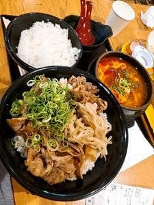 炙り肉丼 火炎山