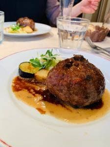 パリのワイン食堂
