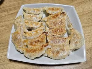 黒田越中餃子研究所