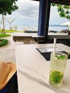 THE STAR BAR