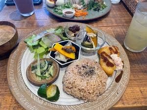 EARTH TREE CAFE