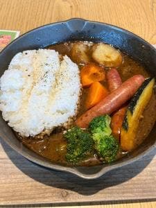 スキレットカレーこな雪とんとん 道と川の駅 花ロードえにわ