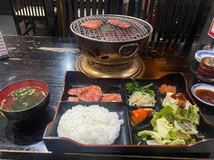 炭火焼肉・ホルモン 焼肉105