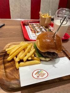 ポテトアンドミートラッキースターバーガー