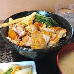鶏然り