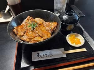 とんすけ