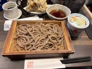 蝦夷前そばと豚丼 北堂 狸COMICHI店