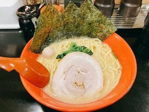 横浜家系ラーメン 赤家 都立家政店