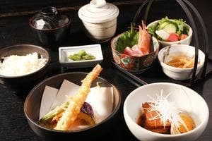 肉と魚とめん料理が充実している店 なにがし 一宮店