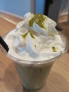 海を見ながら食べると幸せになれるアイス