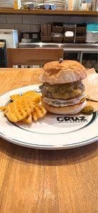CRUZ BURGERS & CRAFT BEERS