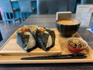 おにぎりや 米と汁と。