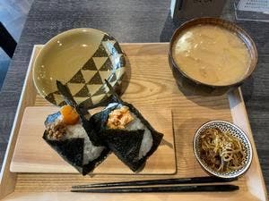 おにぎりや 米と汁と。