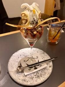 夜パフェ専門店 モモブクロ