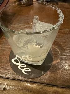 ダイニングダーツバーBee 新宿店