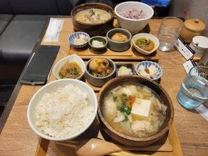 ごはんすすむ 横浜ポルタ店
