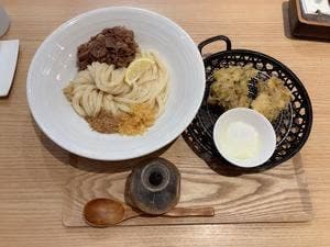 コナ ミズ シオ