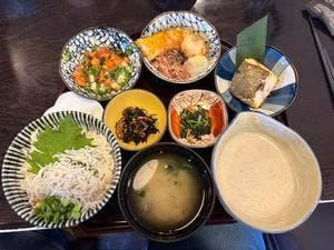 とろろや 本店