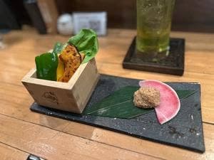 鶏 炭火 地酒 松もと
