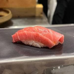 すしさとる