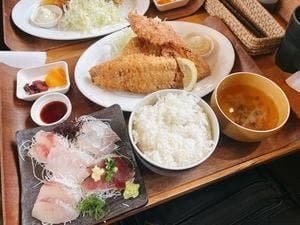平塚漁港の食堂