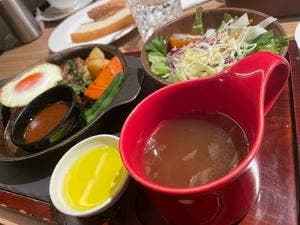 SARAS CAFE & BRASSERIE