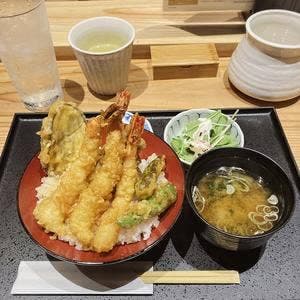 山 ワンランク上の世界の山ちゃん KITTE大阪店