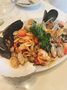 トラットリア・築地パラディーゾ