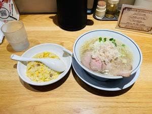 らーめん鱗 難波店
