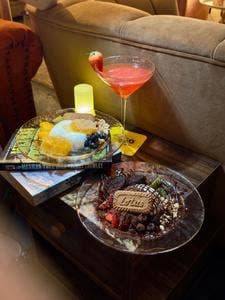YOLO cafe&shisha 渋谷マークシティ店