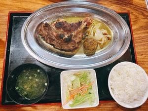 骨付鶏のなんじゃもんじゃ