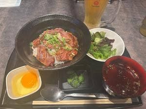 肉山食堂