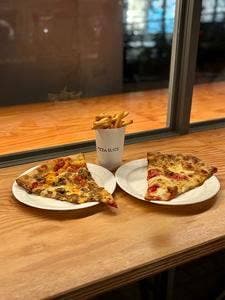 PIZZA SLICE フードコート P.