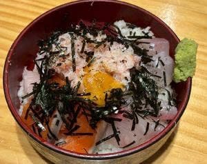海鮮と炉端焼きトロ吉