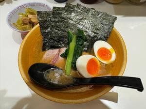 家系ラーメン ⾰新家TOKYO