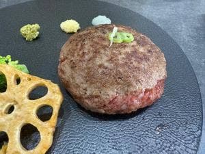肉と米、炭と釜。