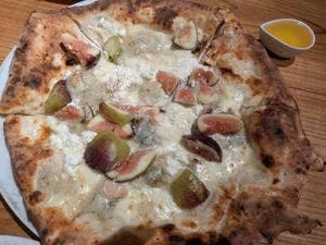 Pizzeria e Trattoria まるみ食堂
