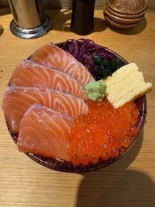 サーモン丼専門店 熊だ