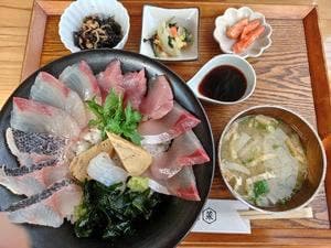 海の見えるごはん屋