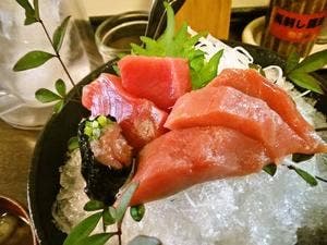 馬刺しと地鶏とマグロ 梅屋