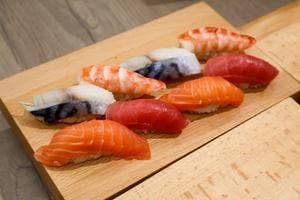 野毛 鮨 友