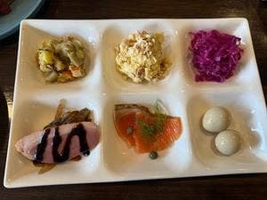 世界の惣菜バル マルーラキッチン